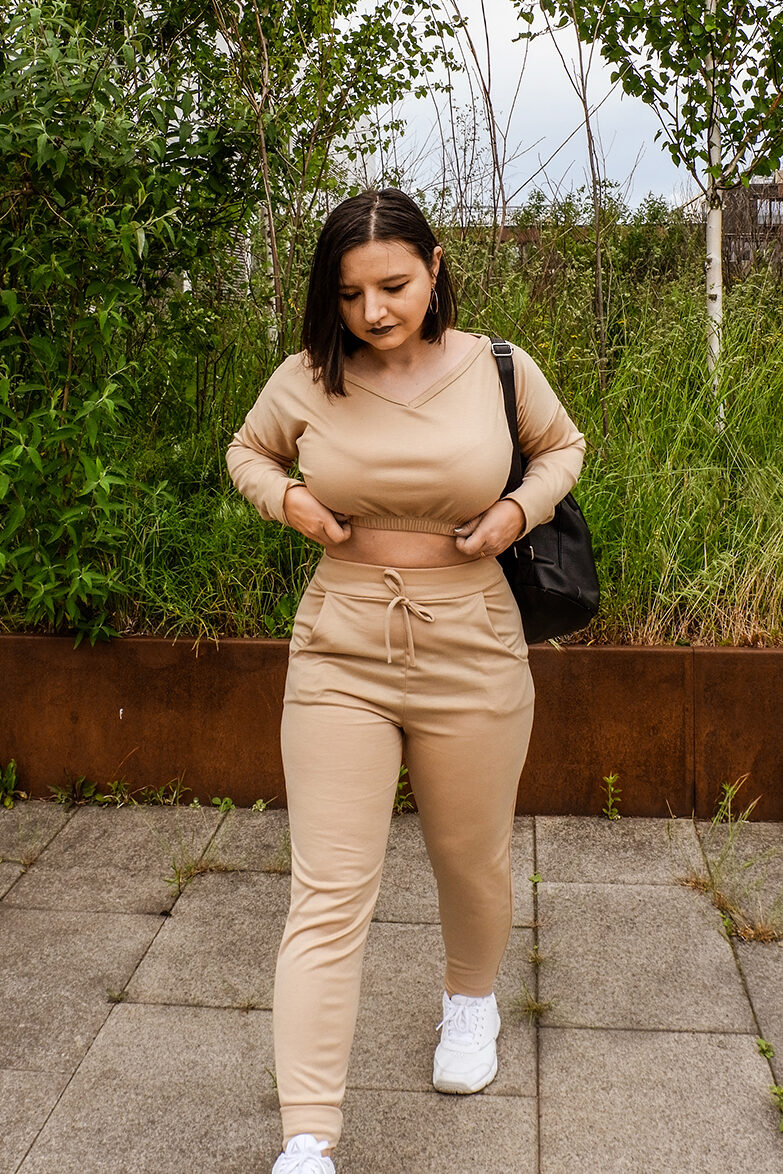 How to style co-ord sets and two-piece outfits - trousers and sweatshirt co-ord